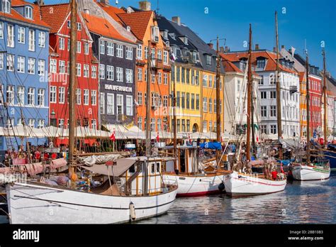 Row of colorful houses on the waterfront of the Nyhavn canal in ...