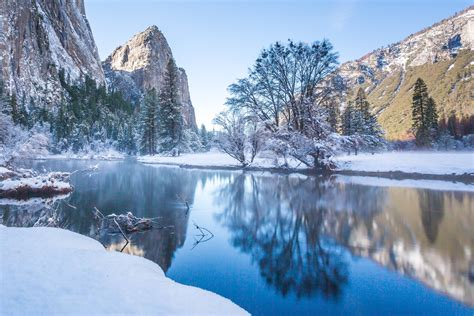 Fresh snow along the Merced River - Yosemite, CA [OC][4699x3133] : r ...