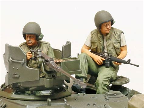 Tamiya - 1:35 USAirborne Tank M551 Sheridan Model Kit (35365) | Model Universe