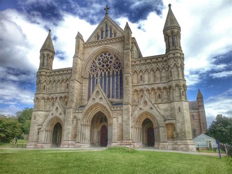 ST ALBANS CATHEDRAL OUTSIDE > Photos Marek Sekowski foto blog, London