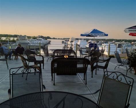 Cleats | Marblehead | Restaurants Marblehead Ohio | Waterfront Dining