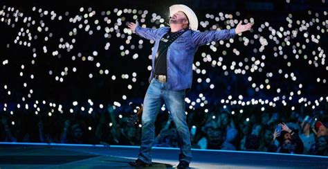 Country legend Garth Brooks announces new residency in Las Vegas | Listed