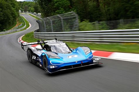 Volkswagen ID.R is “Electric Racing Car of the Year” | Volkswagen Newsroom