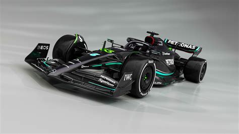 Mercedes-AMG F1 unveils the new W14 as black livery returns | Top Gear