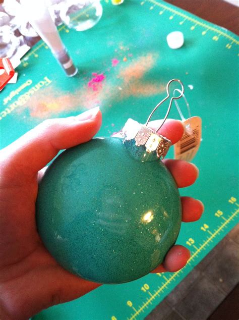 Spicy Pinecone: DIY Glitter Ornament Tutorial