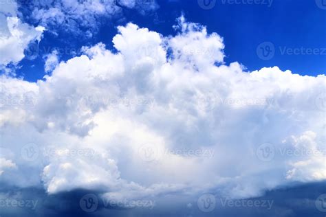 Stunning dark cloud formations right before a thunderstorm 10263719 ...