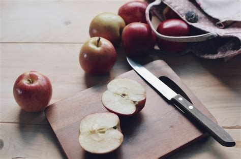 Premium Photo | Apple on wooden table