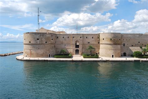 Taranto #taranto #travel #italy #apulia #holidays | Castello, Luoghi ...