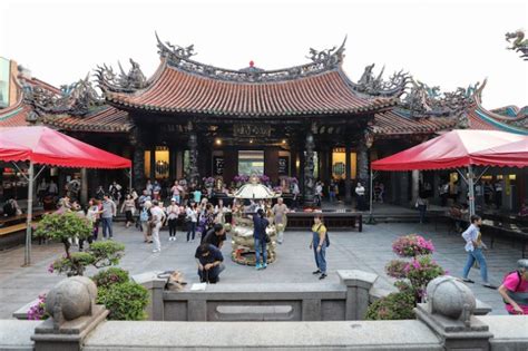 Most beautiful temples in Taipei to visit in a day - TheJumpingSheep