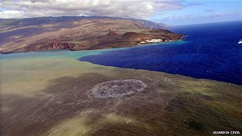 Canary Island volcano: A new island in the making? - BBC News