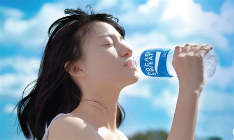 Pocari Sweat: summer is the time for heat-sensitive ads