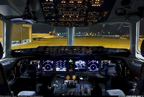 McDonnell Douglas MD-11F (Cockpit) : r/aviation