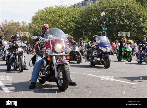 Harley Davidson motorcycle riders club at parade - USA Stock Photo - Alamy