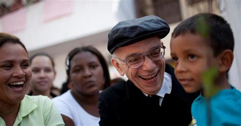 José Abreu, creator of Venezuelan El Sistema youth orchestras, dies