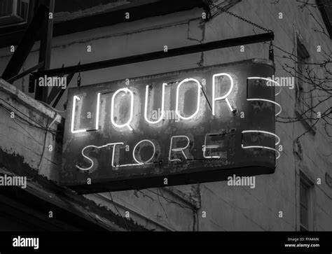 Liquor sign hi-res stock photography and images - Alamy