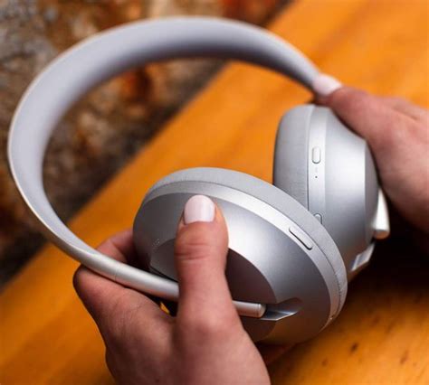 First-Look Review of the Bose Noise Cancelling Headphones 700 - Nerd Techy