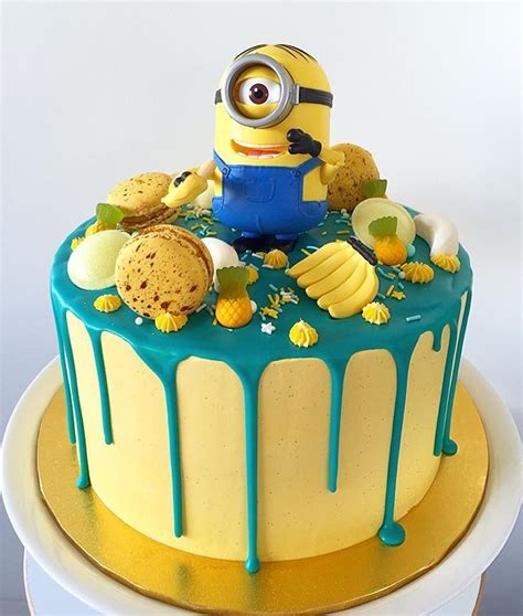 Vanilla Minion Cake 💙🍌💛 Happy Birthday Blake! 🎉 | Minion birthday cake, Minion cake, Cake