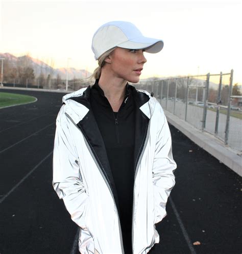 WOMEN'S FULLY REFLECTIVE LIGHTWEIGHT RUNNING JACKET – PYR Reflective™