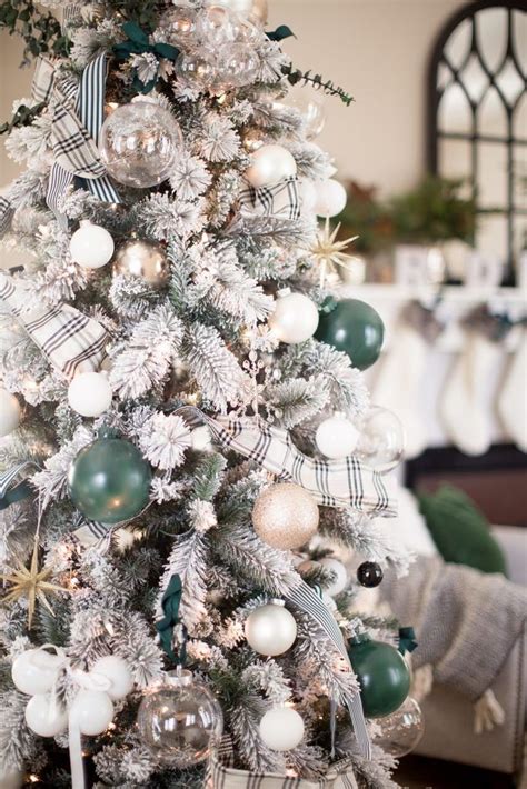 48 Stunning White Christmas Tree Ideas To Decorate Your Interior ...