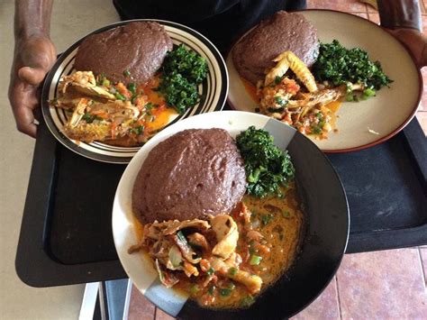 Zimbabwean food | Cuisine Zimbabwéenne | Pate de mil + sauce poulet et épinards. | Food ...