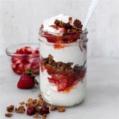 Olive Oil Granola Parfait with Berries - Colavita Recipes