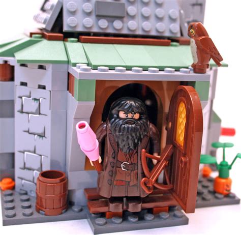 Hagrid's Hut - LEGO set #4738-1 (Building Sets > Harry Potter)