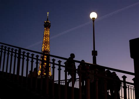 Eiffel Tower to go dark earlier as Paris saves energy | AP News