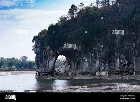 Guilin, elephant trunk hill Stock Photo - Alamy