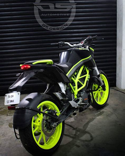 Modified Duke 200 Black Fluorescent Green – ModifiedX