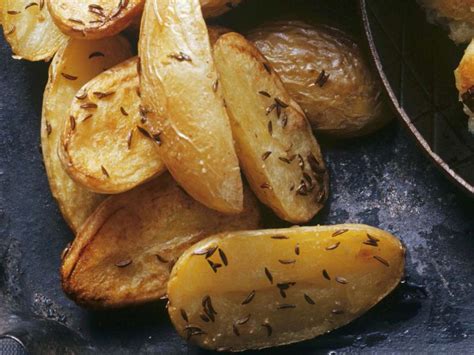 Baked potatoes with caraway seeds Recipe | EatSmarter