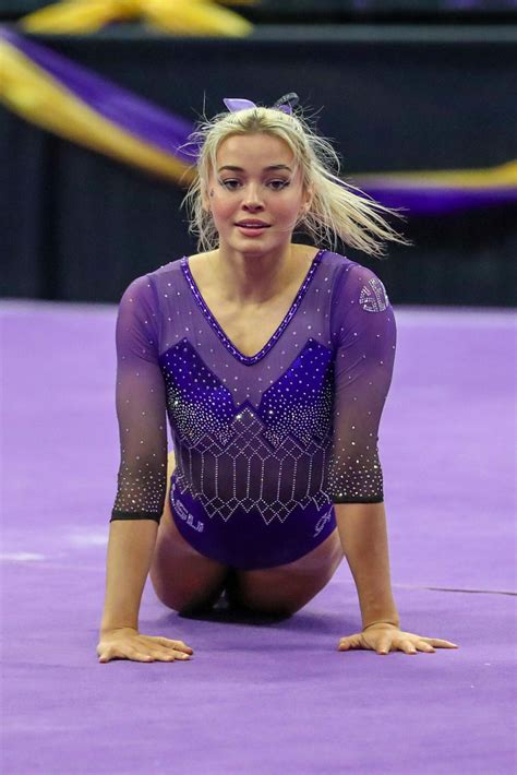 Olivia Dunne Dances In Her Tight Leotard With LSU Teammates