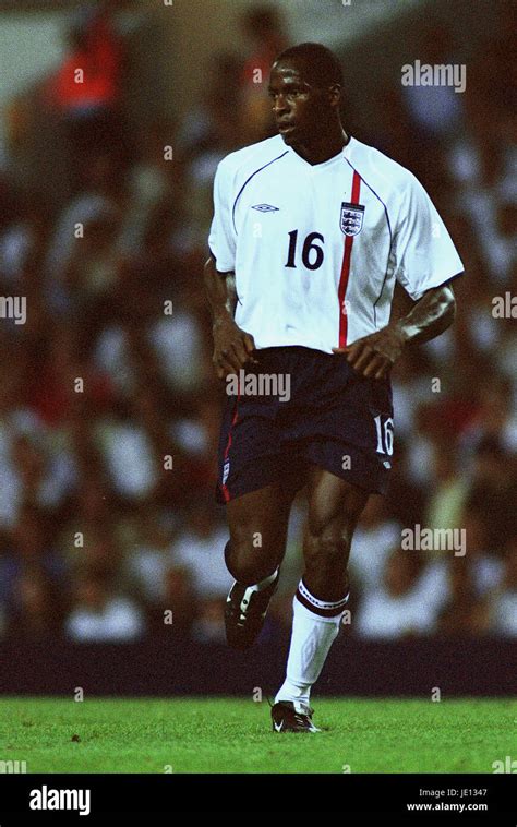 UGO EHIOGU ENGLAND & MIDDLESBROUGH FC LONDON WHITE HART LANE LONDON 15 August 2001 Stock Photo ...