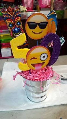 Resultado de imagen para centro de mesa dos emojis 50th Birthday Party, Luau Party, Pool Party ...