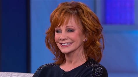 Does Reba Wear A Wig? Everything We Know About The Singer's Iconic Hair