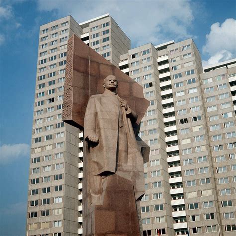 DDR. Lenin monument at Leninplatz, Berlin. The monument in granite with ...