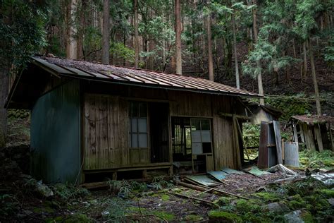 The silence and decay of an abandoned Japanese mountain village — Tokyo ...