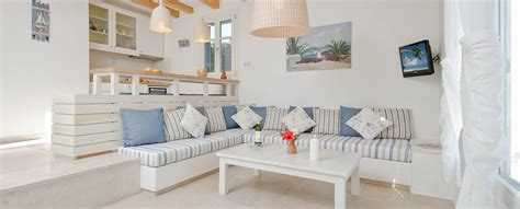 Villas in Naxos for up to 6 or 7 people on the Greek Island of Naxos Greece l Kavos Naxos