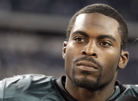 Michael Vick signs 1-year deal with Eagles - CBS News