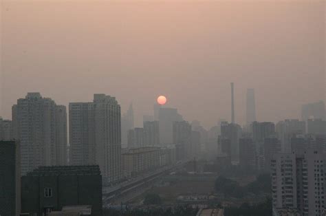 China: 13 ciudades emiten alertas por contaminación del aire