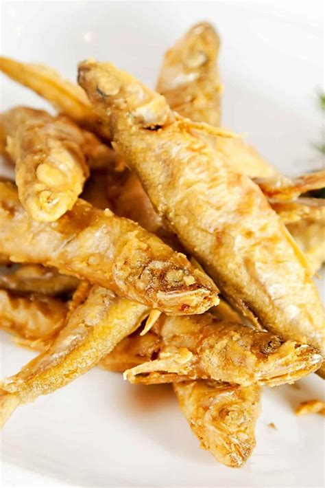 Easy Crispy Fried Smelt Fish Recipe - IzzyCooking