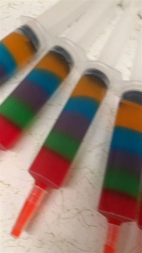 Rainbow 🌈 Jello Shot Syringes [Video] | Rainbow jello shots, Shots alcohol, Jello shots