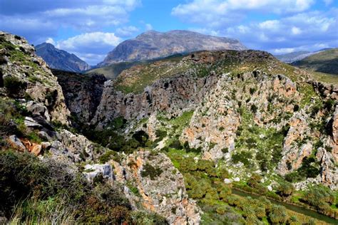 Nomadish: Hiking in gorgeous Preveli gorge