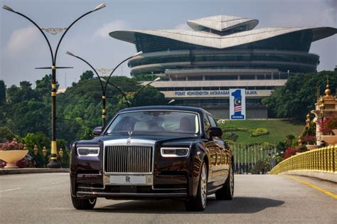 ROLLS-ROYCE PHANTOM BAHARU DEBUT DI MALAYSIA – BERMULA RM2.2 JUTA! | Mekanika