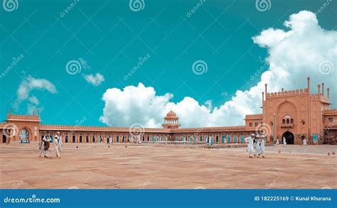 Children Roaming Inside Taj Ul Masajid at Bhopal Editorial Stock Image ...