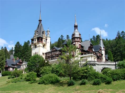 File:Peles Castle - Sinaia - Romania 01.jpg - Wikipedia