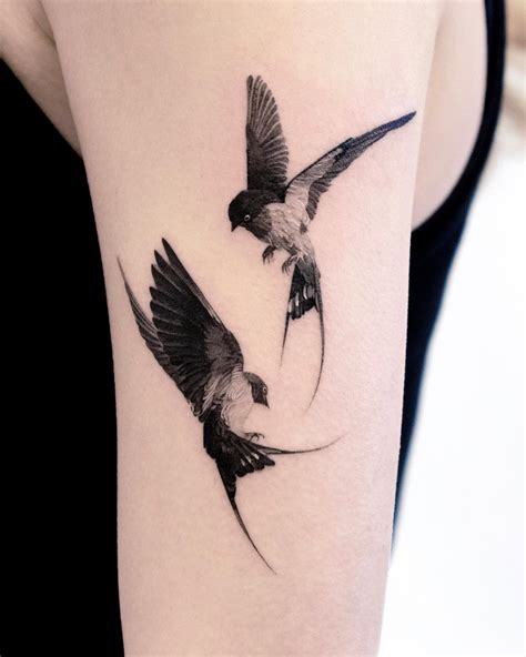 10 Amazing Swallow Tattoo Designs & Their Meaning