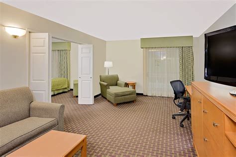 Ramada by Wyndham Marquette | Marquette, MI Hotels