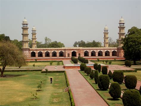 Jahangir Tomb Historical Facts and Pictures | The History Hub