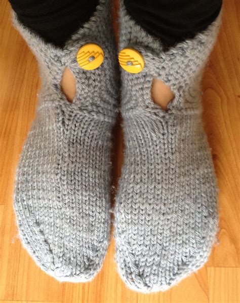 Slippers on a Round for Men Easy Knit - Gillenwater Wenstoced