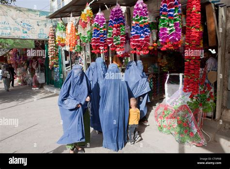 Bazaar in downtown Kunduz city, Afghanistan Stock Photo - Alamy